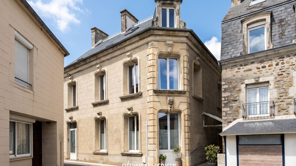 Grande maison bourgeoise rénovée avec jardin