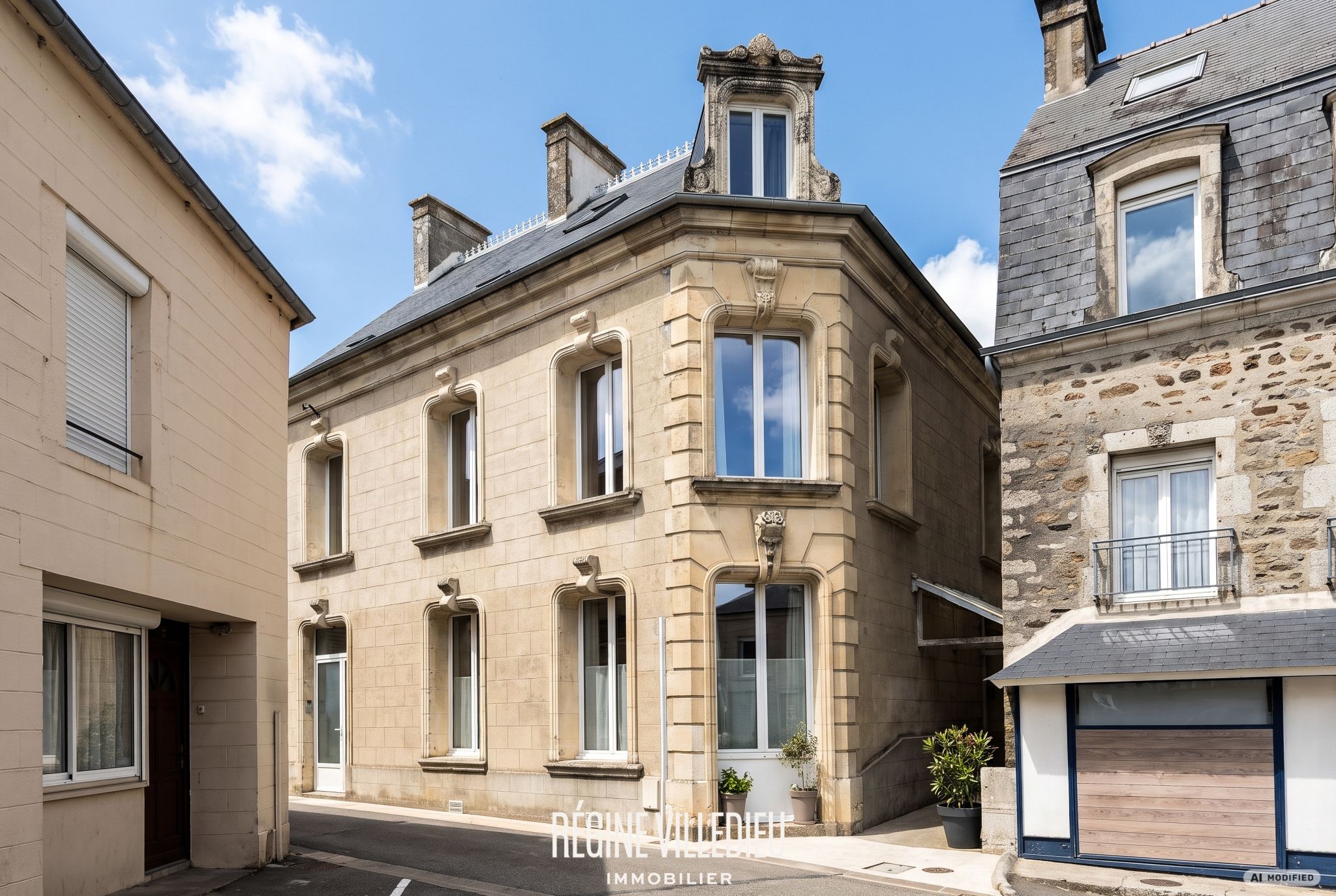 Grande maison bourgeoise rénovée avec jardin