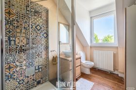 Maison de ville rénovée avec petit extérieur