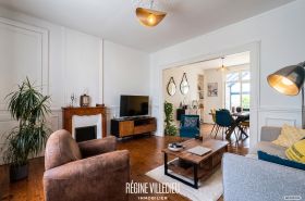 Maison de ville rénovée avec petit extérieur