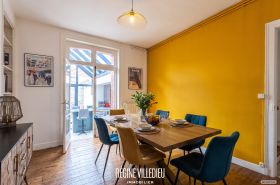 Maison de ville rénovée avec petit extérieur