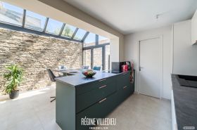 Maison de ville rénovée avec petit extérieur