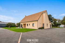 Maison récente avec grand jardin et garage