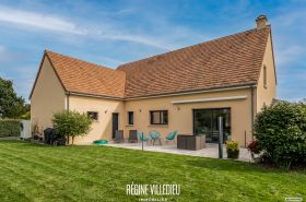 Maison récente avec grand jardin et garage
